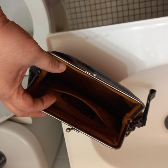 NWT Patricia Nash Leather Floral Wristlet! - Picture 3 of 3